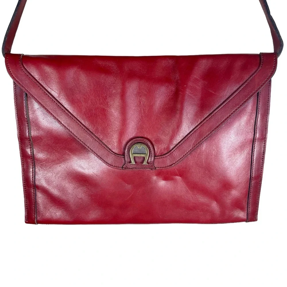 Vintage Etienne Aigner Burgundy Leather Envelope Clutch Shoulder Bag Brass Logo - Picture 3 of 15